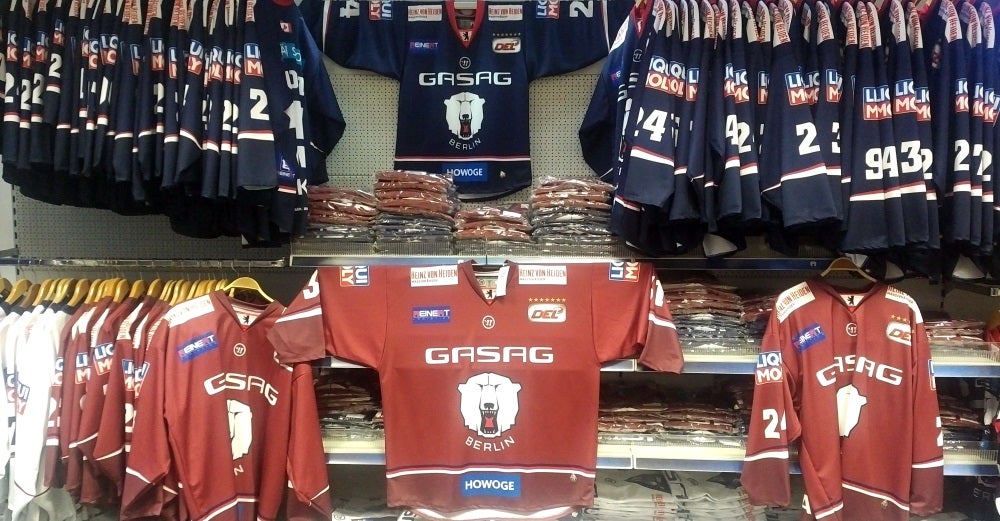 Fanshop-Öffnungszeiten – Jerseys verfügbar